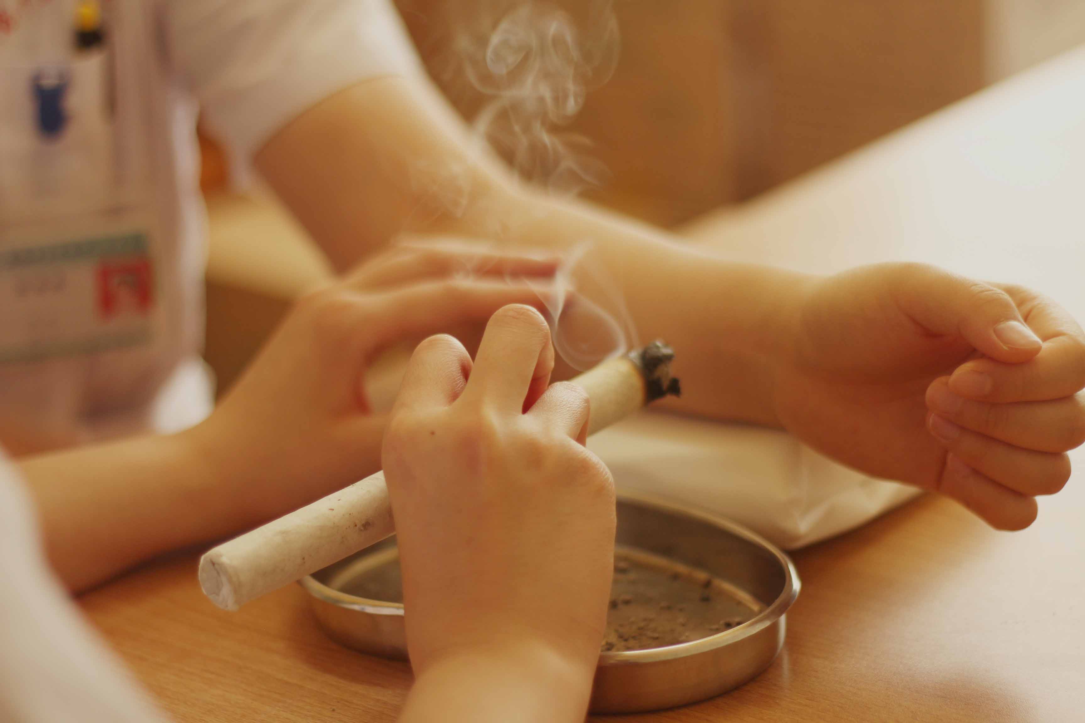 艾灸調(diào)氣血扶正氣！詳解肚臍燒艾的操作方法