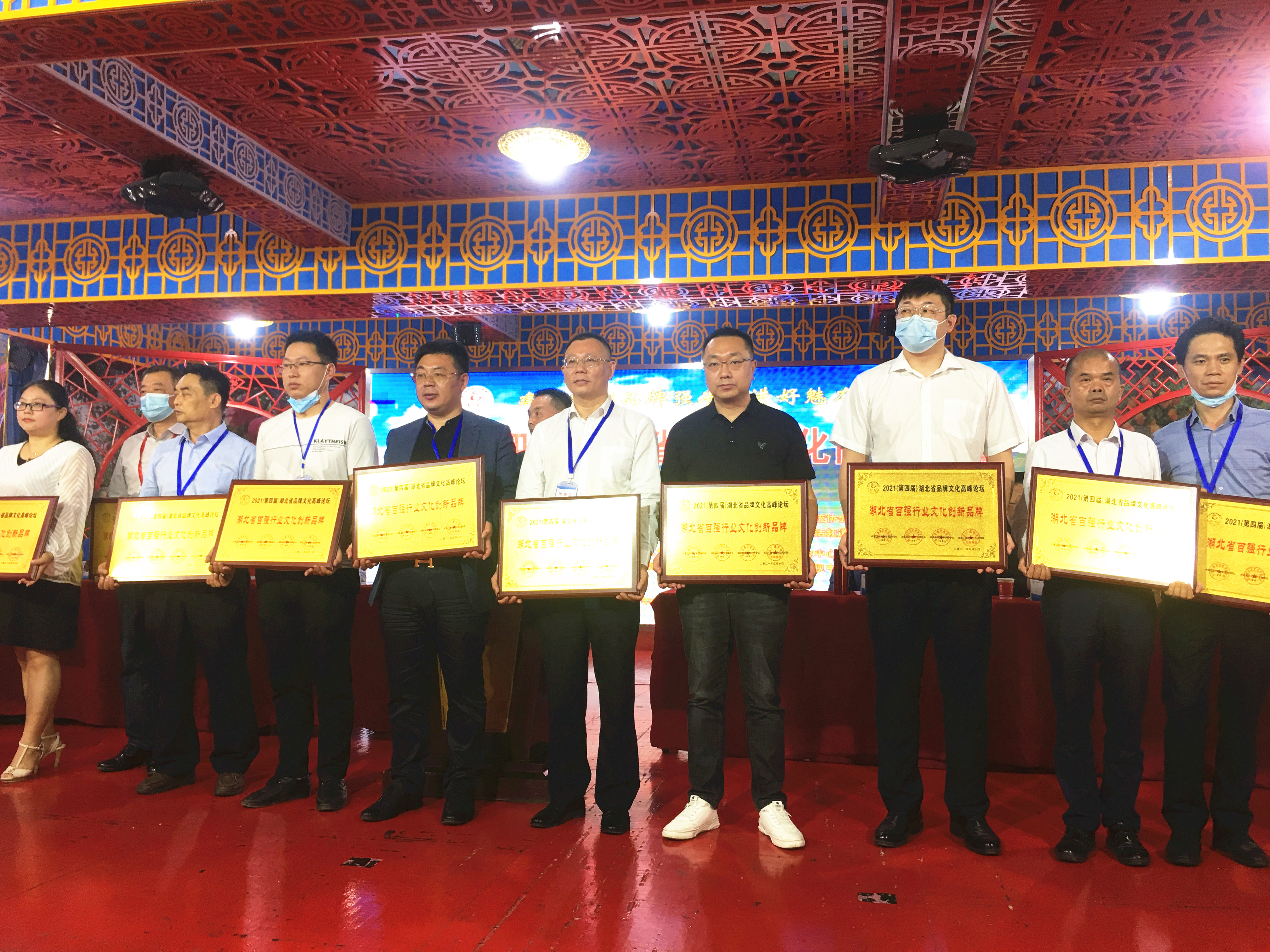 雙喜臨門！東信醫(yī)藥集團(tuán)摘得“文化創(chuàng)新品牌”“十大經(jīng)典品牌歌曲”兩...