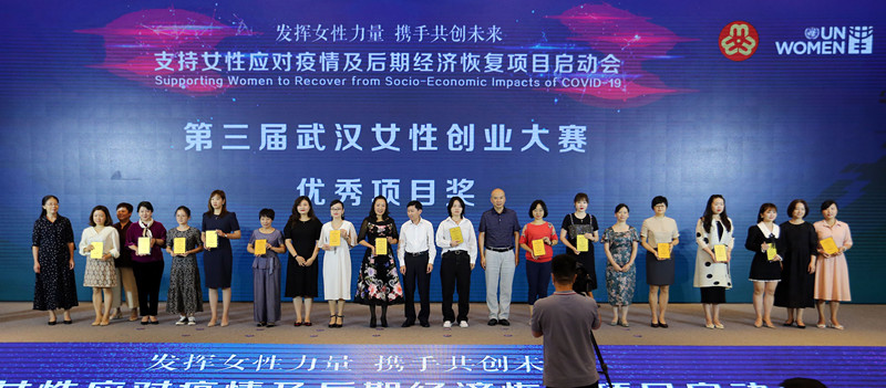 聯(lián)合國(guó)婦女署和全國(guó)婦聯(lián)在武漢舉辦項(xiàng)目啟動(dòng)會(huì)暨頒獎(jiǎng)典禮，東信醫(yī)藥女...