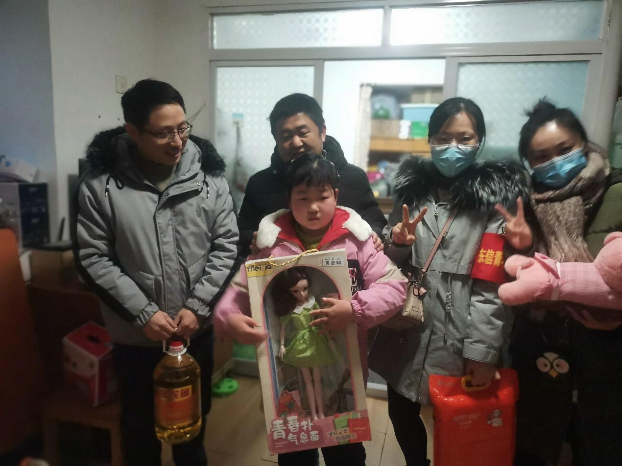 傳遞愛心，助力成長(zhǎng)︱東信醫(yī)藥青年文明號(hào)探望扶貧結(jié)對(duì)對(duì)象
